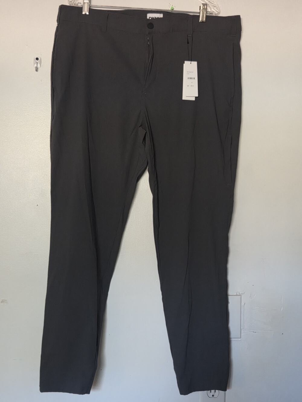 EUC DKNY Tapered Gray Trousers Lightweight Casual Pants Mens Size XL